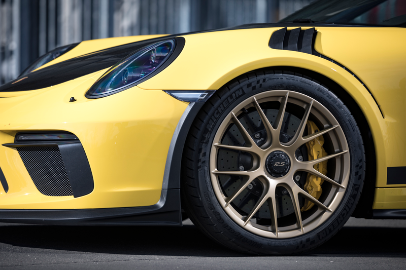 Illustration for article titled Put These Very Good 2019 Porsche 911 GT3 RS Photos In Your Life
